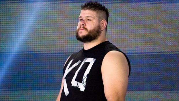 Сын Кевина Оуэнса реагирует на появление папы на RAW